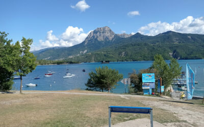 Vacances?  Pourquoi choisir le lac de Serre-Ponçon