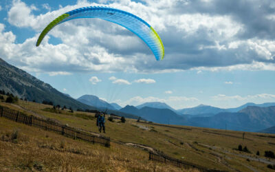 Pourquoi effectuer son baptême de parapente au lac de Serre-Ponçon?