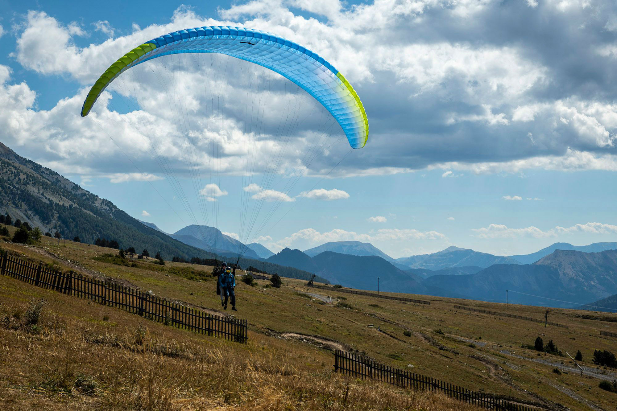 vol biplace hautes alpes, posé en montagne