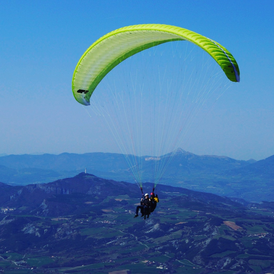 parapente chorges, vol pedagogique d'un élève, vue depuis de le décollage