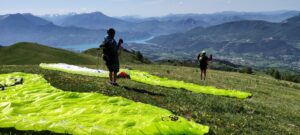 stage initiation, décollage synchronisé pour nos 2 élèves , avec vue sur le lac