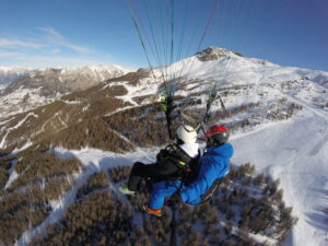 baptème parapente aux orres, départ à ski ou piéton.