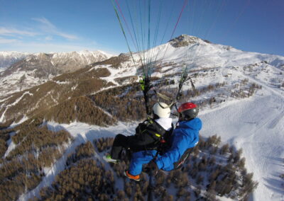 baptème parapente aux orres, départ à ski ou piéton.