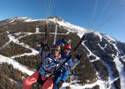 bapteme parapente depuis les orres, une sensation de liberté unique.