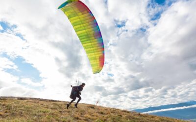 Comment bien se préparer pour un vol en parapente à Serre-Ponçon : équipement, tenue, météo et mental